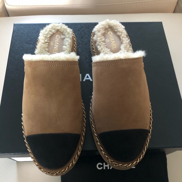 ❌SOLD❌NIB Chanel Suede & Shearling Slide - Picture 2 of 8